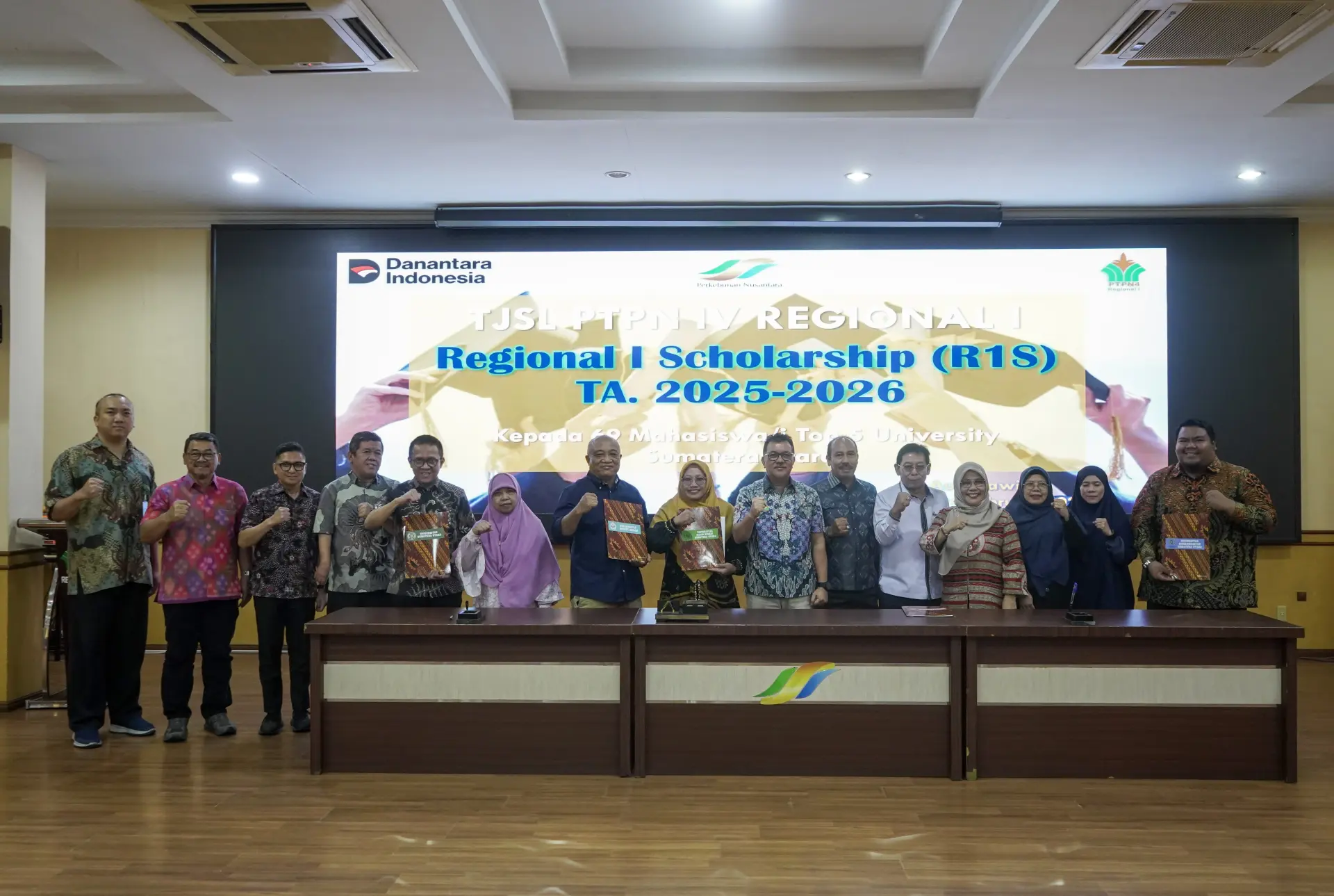 Mahasiswa FH USU Terima Bantuan Beasiswa Regional I Scholarship (RIS) PTPN IV Tahun Ajaran 2025/2026