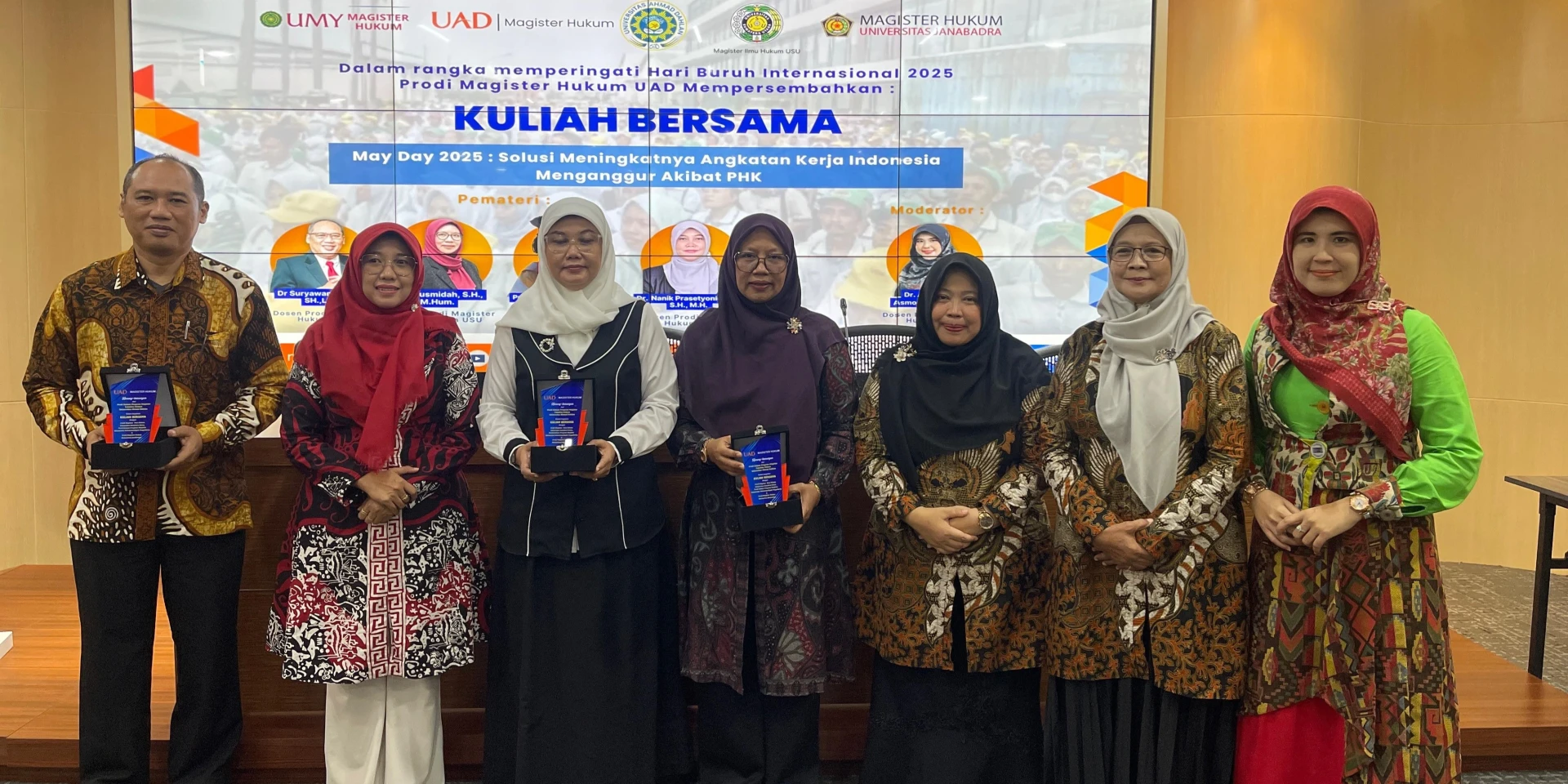 Memperingati Hari Buruh Internasional Tahun 2025, Prodi MIH FH USU Melakukan Kolaborasi Akademik Kuliah Bersama: “Mencari Solusi atas Meningkatnya Pengangguran Akibat Pemutusan Hubungan Kerja”