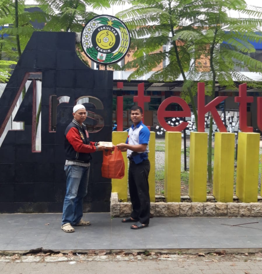 FT USU dan Palanta Coffee Salurkan Paket Makanan melalui Jumat Berkah