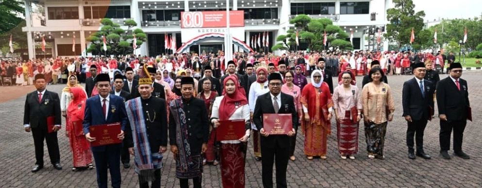 Penyematan Pin Satya Lencana kepada Dosen Fakultas Teknik Universitas Sumatera Utara