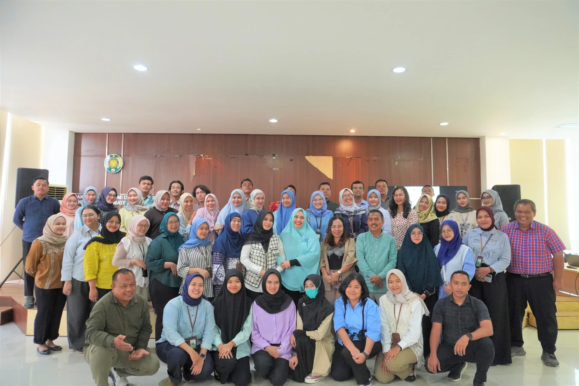 Faculty of Vocational Education, University of Sumatera Utara Holds Excellent Service Training for Education Personnel