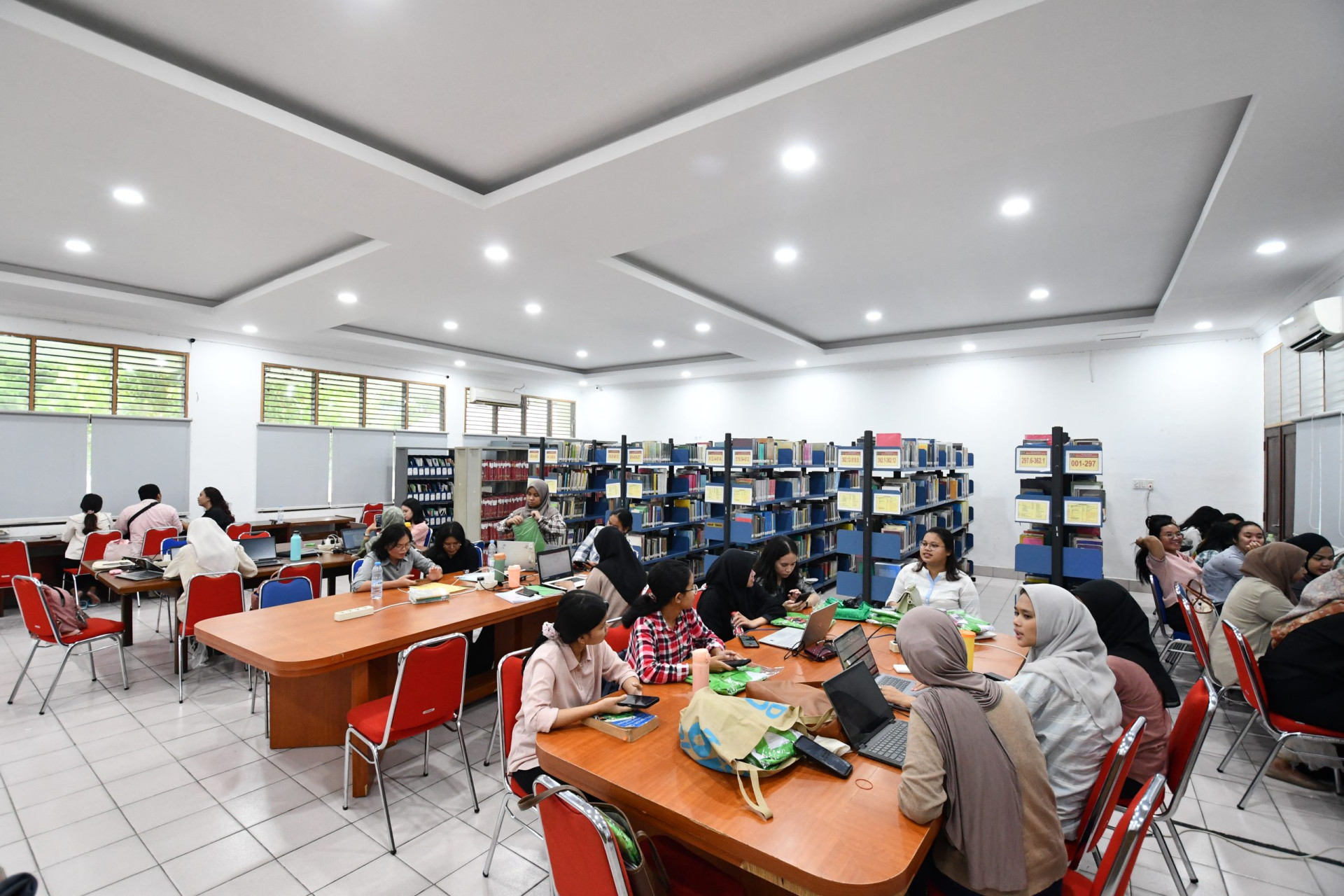 Area Koleksi dan Baca