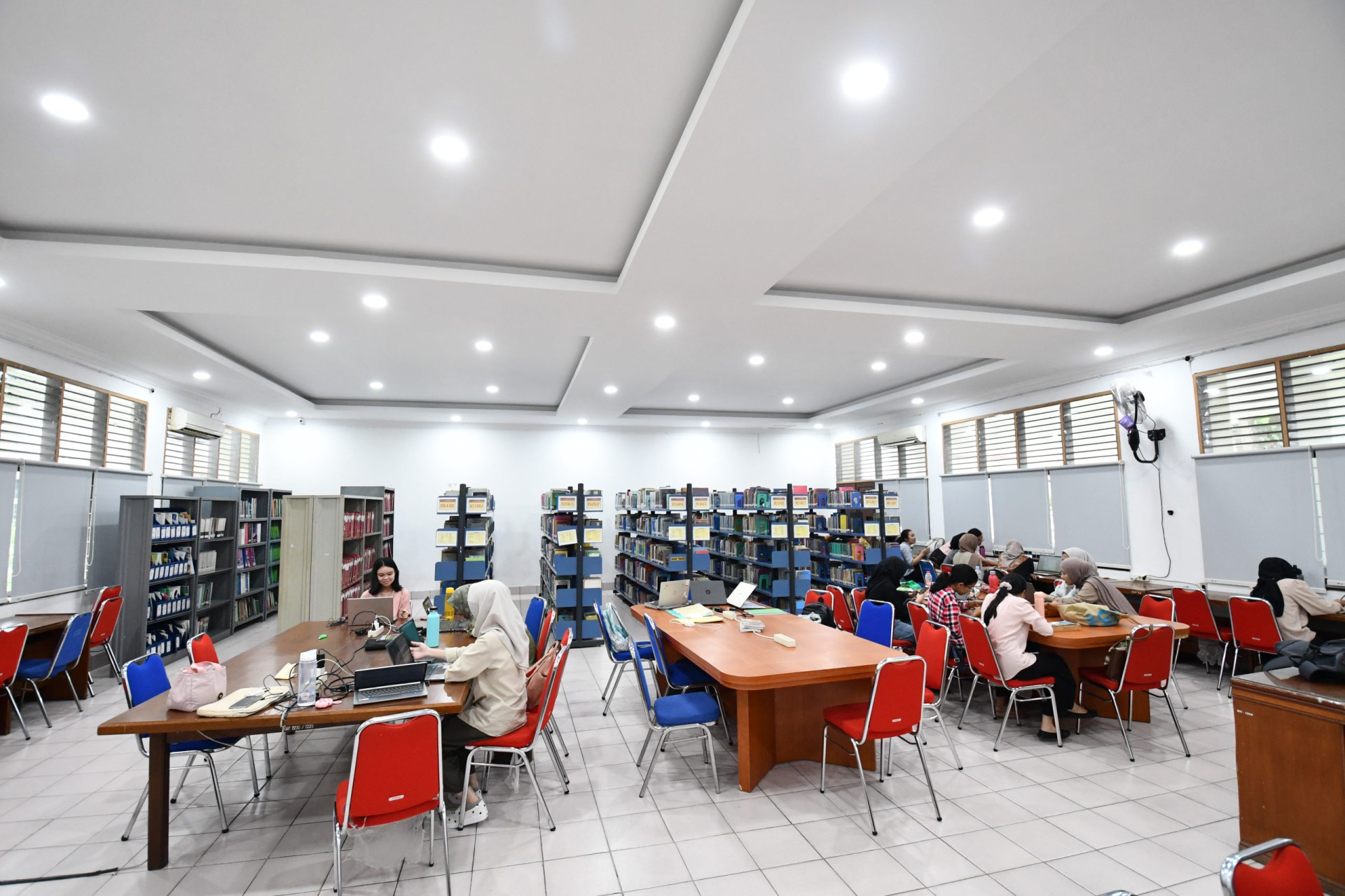 Area Koleksi dan Baca