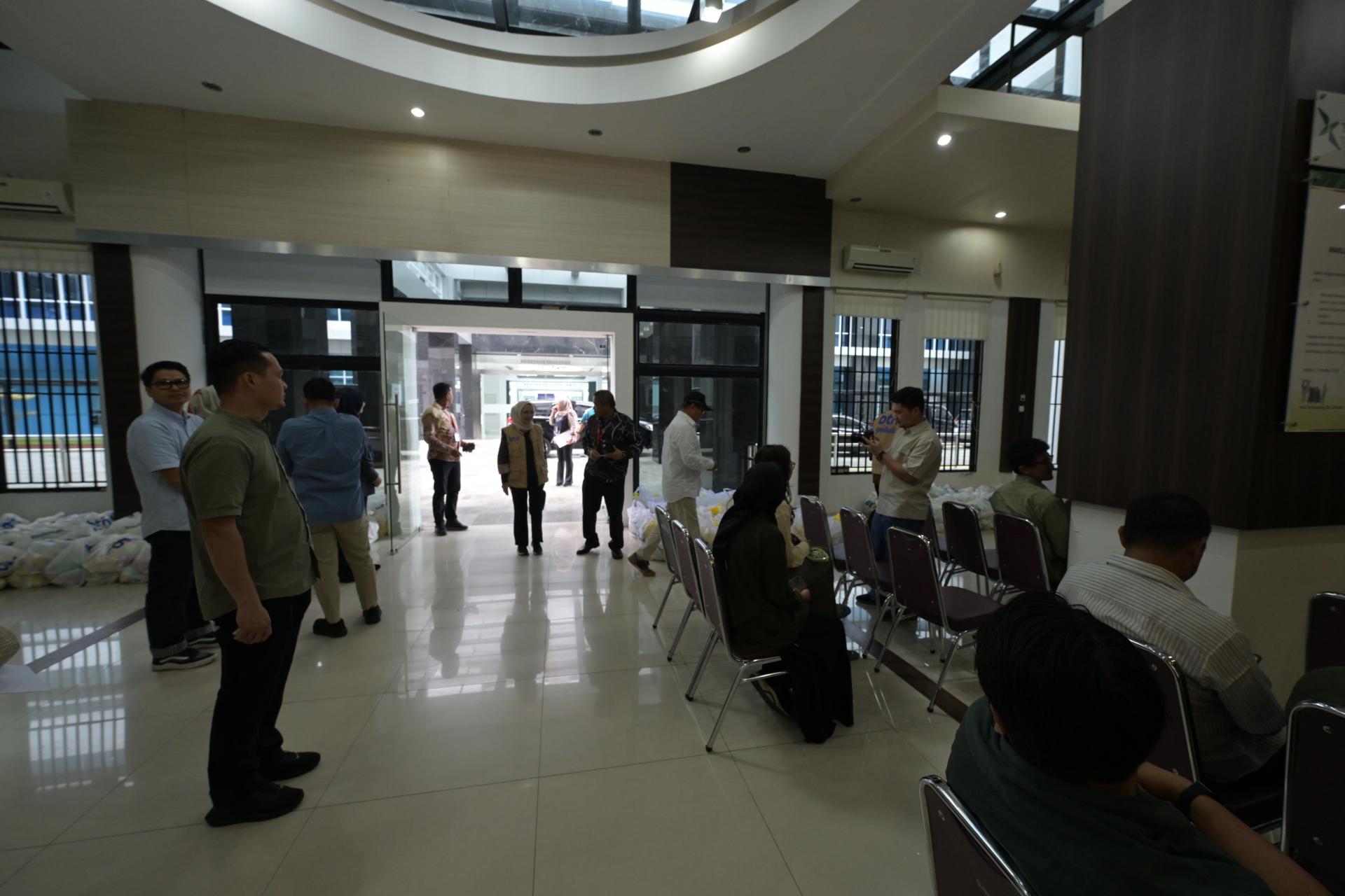 USU and BTN Peduli Distribute Aid to Flood-Affected Students (December 2, 2025)