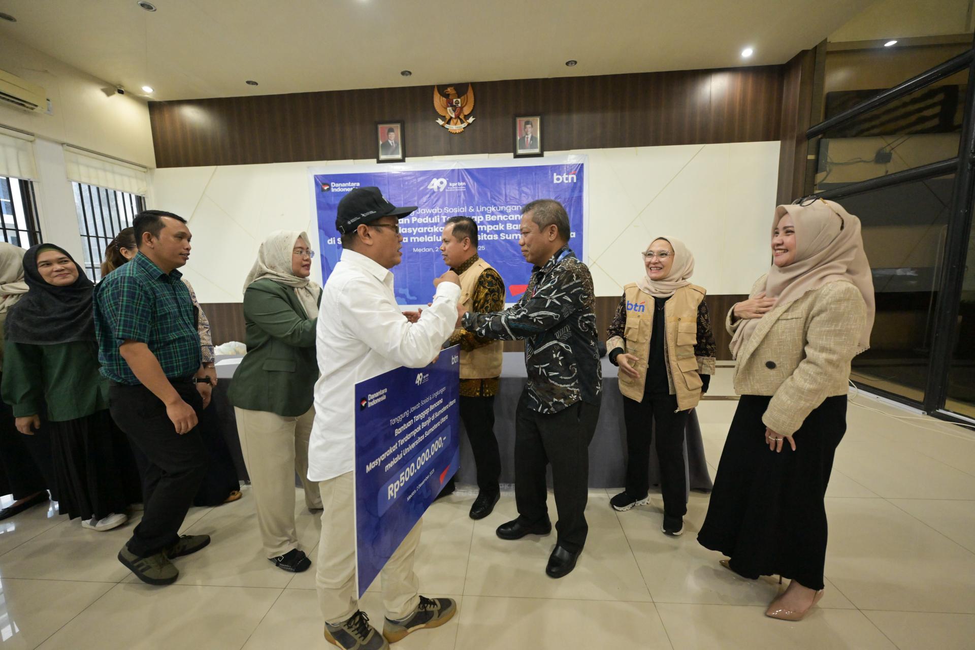 USU and BTN Peduli Distribute Aid to Flood-Affected Students (December 2, 2025)