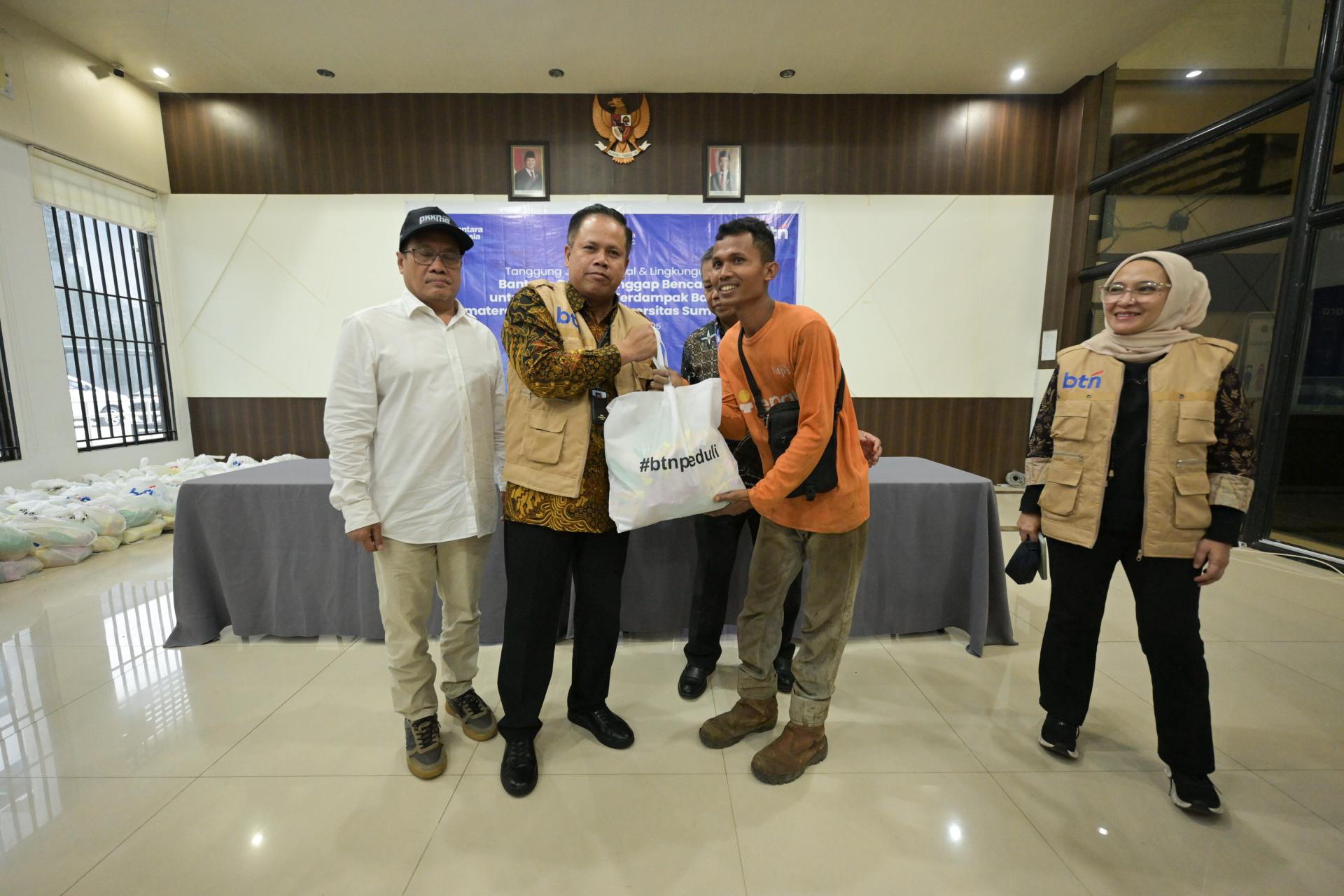 USU and BTN Peduli Distribute Aid to Flood-Affected Students (December 2, 2025)