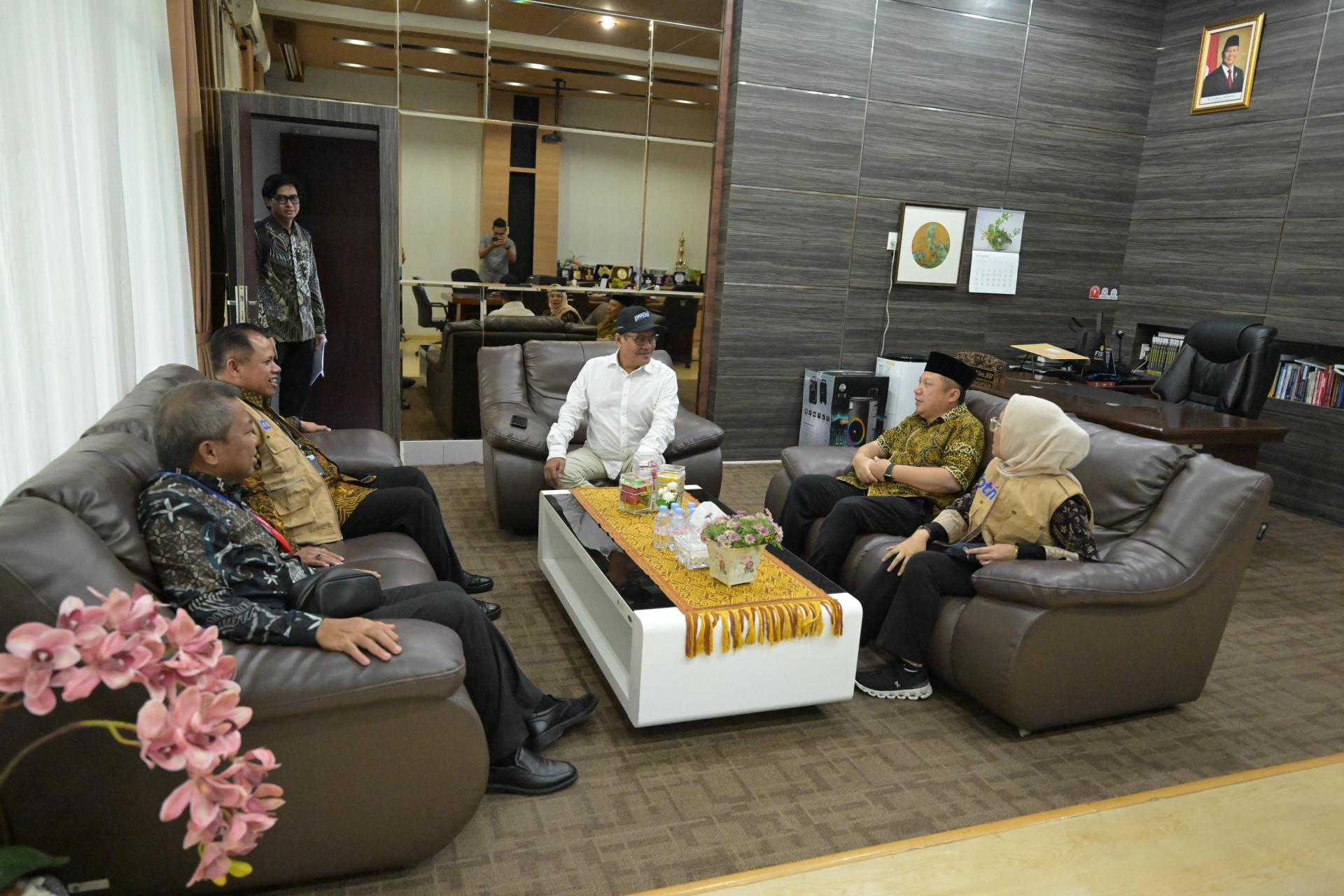 USU and BTN Peduli Distribute Aid to Flood-Affected Students (December 2, 2025)