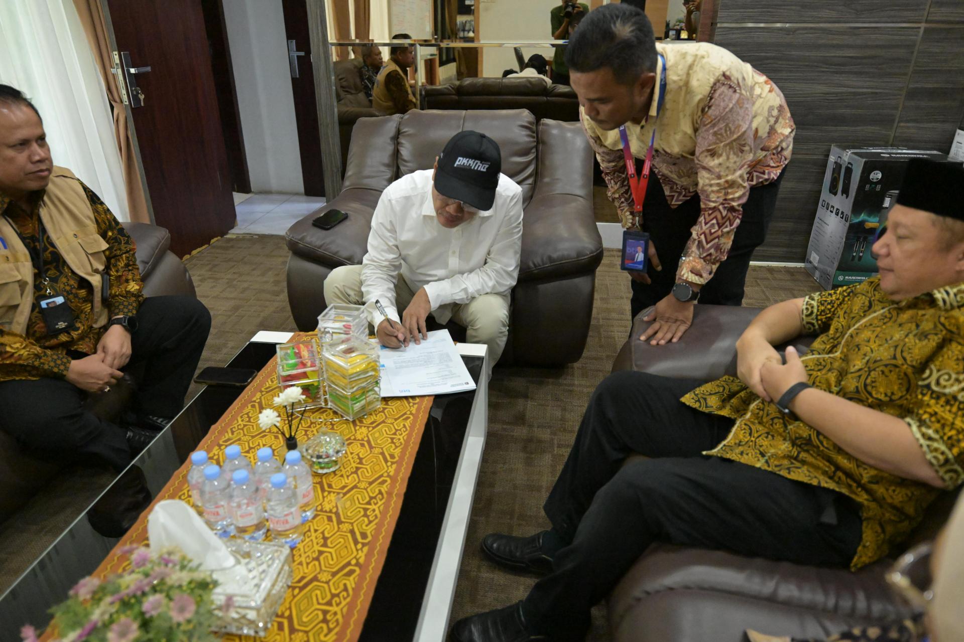 USU and BTN Peduli Distribute Aid to Flood-Affected Students (December 2, 2025)