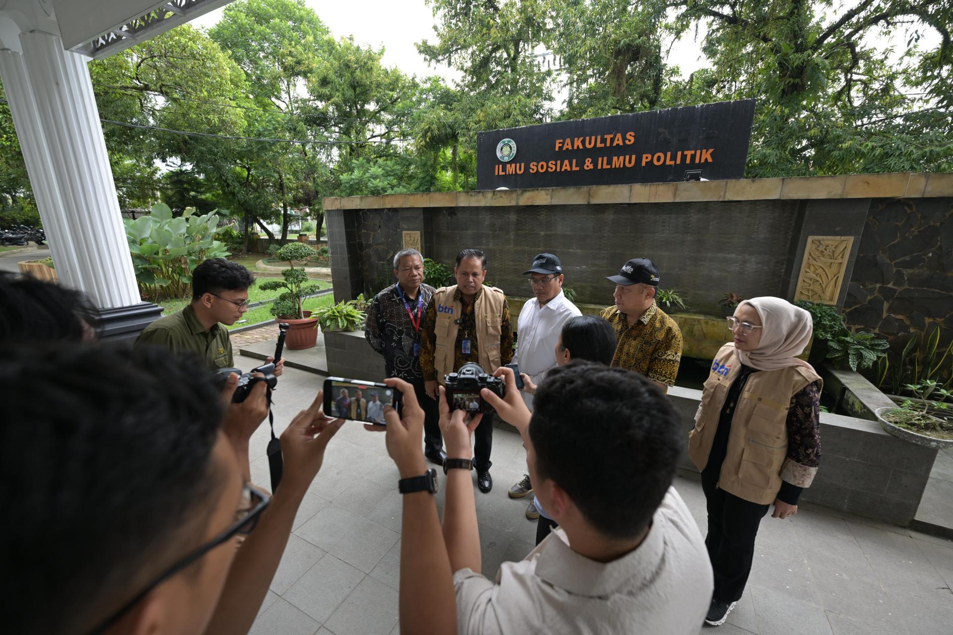 USU and BTN Peduli Distribute Aid to Flood-Affected Students (December 2, 2025)