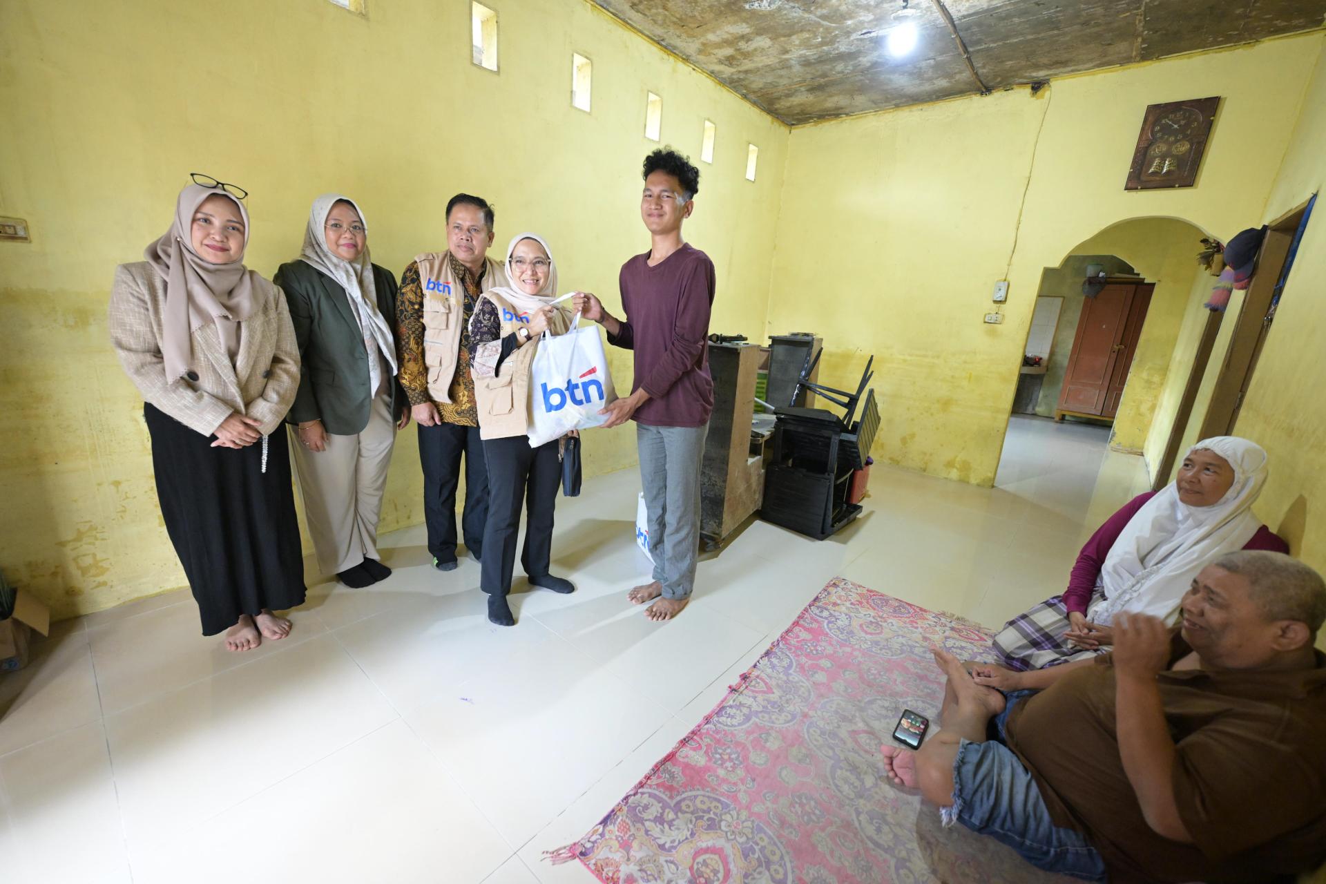 USU and BTN Peduli Distribute Aid to Flood-Affected Students (December 2, 2025)