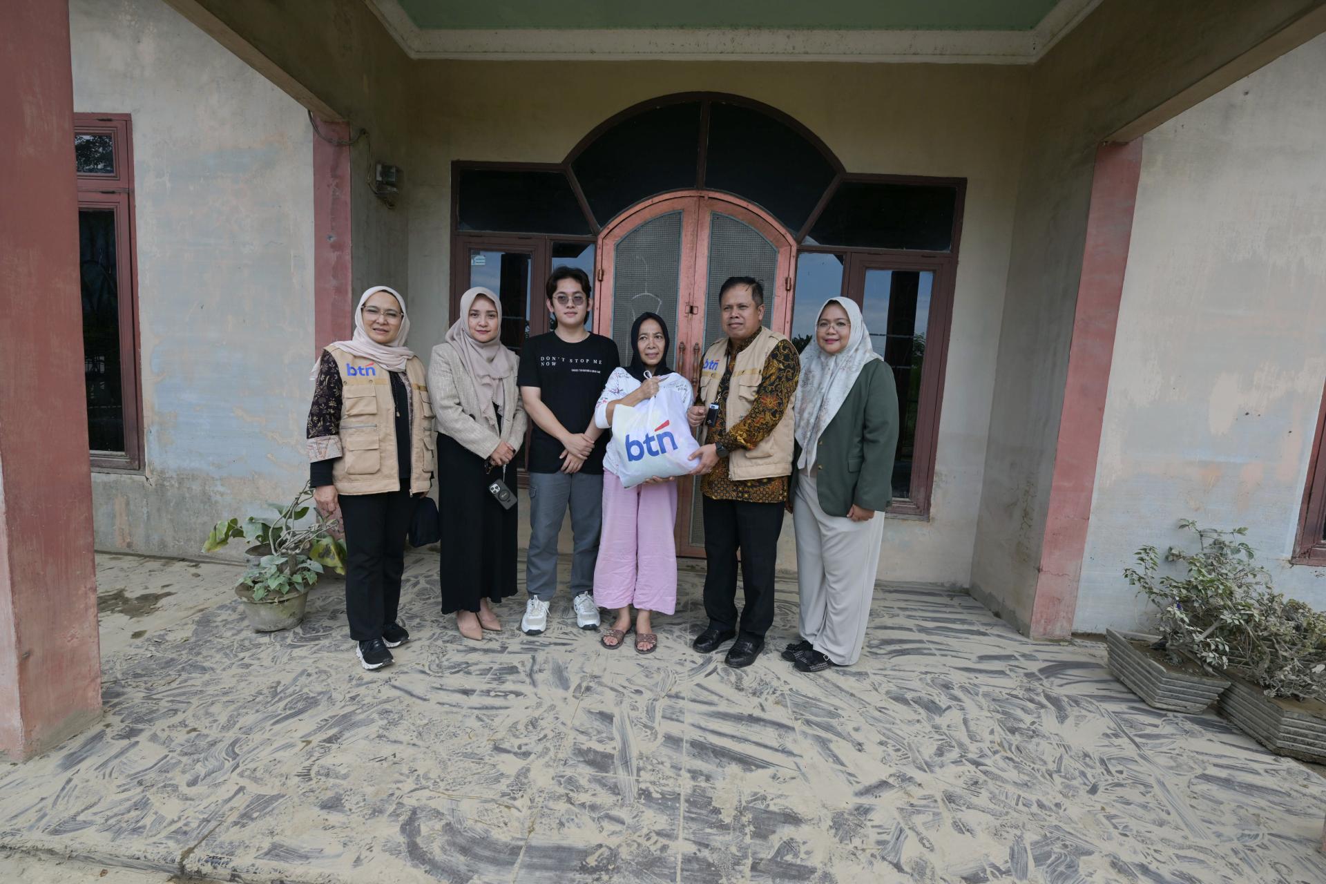 USU and BTN Peduli Distribute Aid to Flood-Affected Students (December 2, 2025)