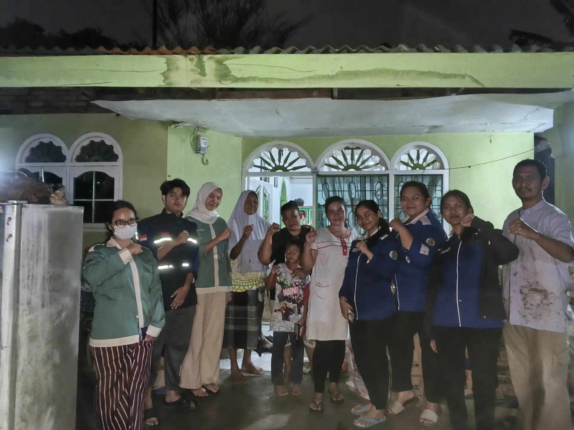 Foto Bersama USU dengan Korban Terdampak