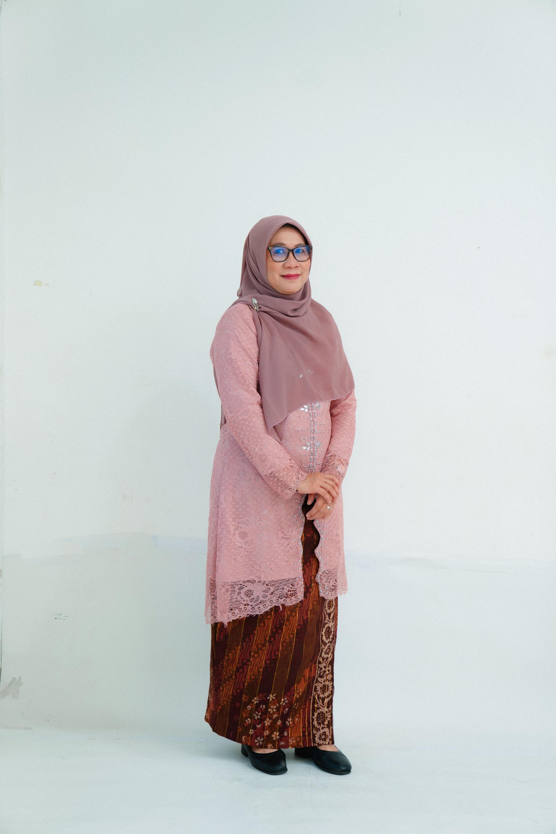 Prof . Dr.Lisnawita, SP., M.Si.